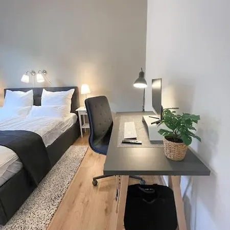 Modern Cozy Apt. -with 2 Tv, Netflix And Work Desk