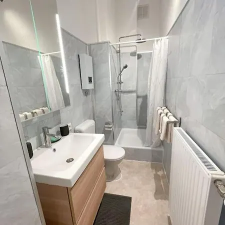 Modern Cozy Apt. -with 2 Tv, Netflix And Work Desk Daire *