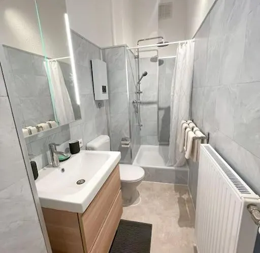 Modern Cozy Apt. -with 2 Tv, Netflix And Work Desk Daire *